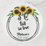 Vide-poche Fête des mariées de couronne de tournesol<br><div class="desc">Sunflower Wreath Fête des mariées Ce thème de couronne de tournesol est parfait pour la douche nuptiale de votre meilleur ami, le brunch nuptial ou la fête du jardin. Célébrez avec ce design floral d'été avec un pois noir à l'arrière. Le design comprend trois tournesols attachés avec un ruban à...</div>