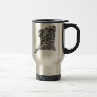 VIEIL HOMME DANS LA TASSE DE VOYAGE DE LA MONTAGNE