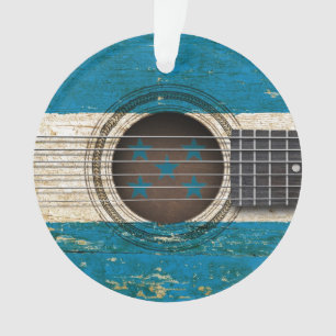 Vieille guitare acoustique avec le drapeau du