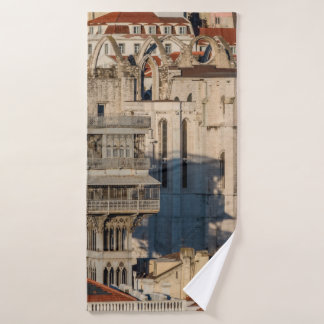 Vieille ville de Lisbonne avec vue tour et ruine d