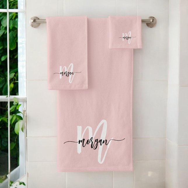 Vierge rose moderne Script Girl Monogramme Nom (Créateur téléchargé)