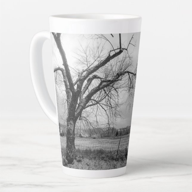 Vieux arbre d'hiver Latte Mug (Angle gauche)
