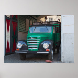 Vieux camion avec bière - affiche