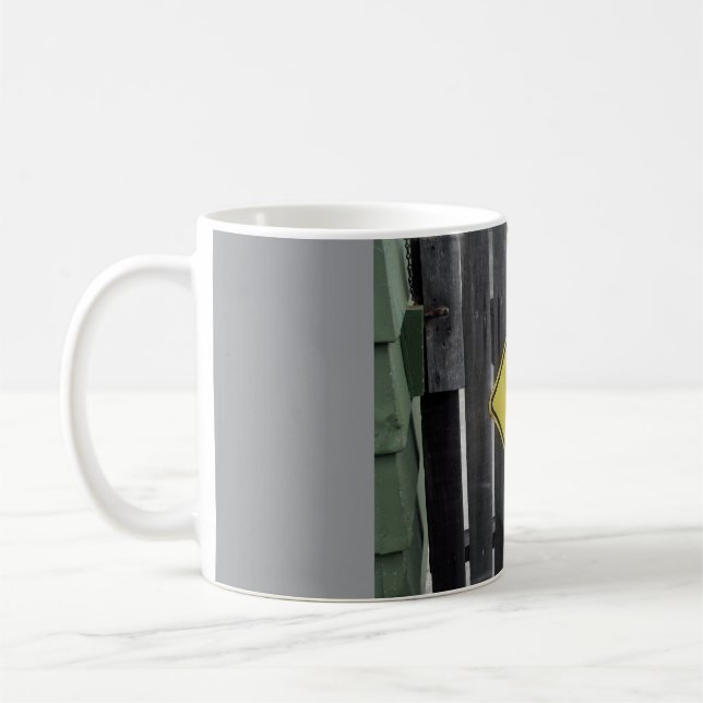 Vieux pêcheur traversant une tasse (Gauche)