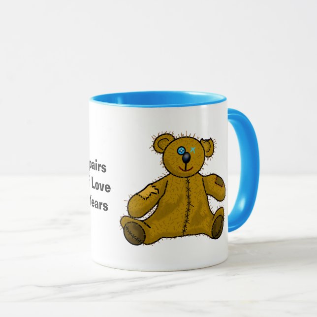 Vieux, Porté, Patché Teddy Bear Mug (Devant droit)