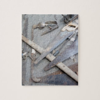 Vieux puzzle de photo d'outil avec la boîte-cadeau