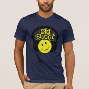 Vieux T-shirt d'écouteurs de comparaison du DJ de