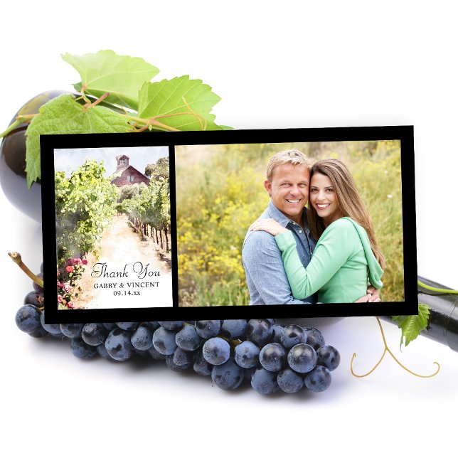 Vignoble et Mariage d'aquarelle rouge Merci (Say thanks after your winery wedding or shower with the Vineyard and Red Barn Thank You Photo Card.)