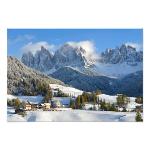 Village de dolomites dans la copie de photo