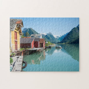 Village de Fjærland et un fjord dans le puzzle de