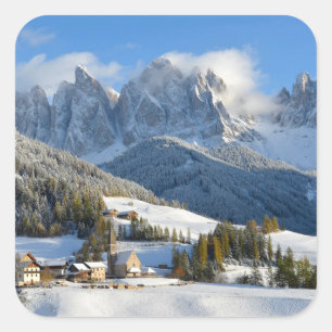 Village des Dolomites en autocollant d'hiver