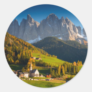 Village des Dolomites en automne rond autocollant