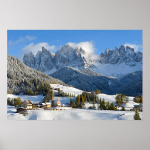 Village des Dolomites en hiver affiche