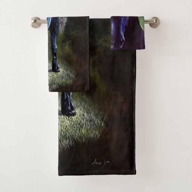 Vin d'étalon friésien sous les projecteurs, peintu (En situation)