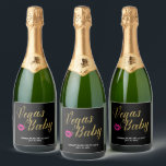 Vins pour bébés et Étiquettes de vin mousseux<br><div class="desc">Faites une déclaration avec Vegas Baby Wine et des Étiquettes de vin mousseux! Avec ses motifs classiques noir et or, son thème romantique de baiser rose et une touche de paillettes de casino, ces étiquettes élégants font le cadeau parfait pour les fêtes de bachelorette, les fêtes d'anniversaire et les nuits...</div>