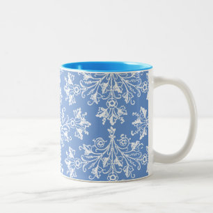 Vintage Daisy Damask Etching Blanc sur Mug Bleu