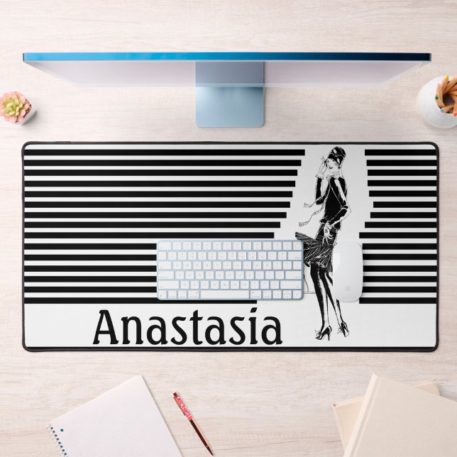 Vintage dame en noir et blanc (Black and white desk mat with vintage lady and name)