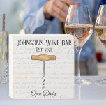 Vintage Family Wine Bar Signature Boite en bois<br><div class="desc">Célébrez votre amour du vin ! Ce panneau de boîte en bois blanc et survêtu de style ferme avec un design de tire-bouchon sur un arrière - plan vintage est un accent unique pour votre bar à vin. Personnalisez les noms et la date pour en faire votre propre ! Fait...</div>