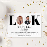 Vintage Look Qui est Anniversaire Photo Invitation<br><div class="desc">Cette invitation unique à la fête du 60e anniversaire est parfaite pour toute fête d'anniversaire. Remplacez les photos par une de vos photos d'enfance et actuelles et customisez le texte à votre goût. L'âge peut être changé à votre âge. Le dos de la carte est noir, il peut être modifié...</div>