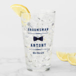 Vintage Nom personnalisé Verre de Groomsman Bleu f<br><div class="desc">Une typographie vintage et une image de cravate arc font de ces tumeurs en verre personnalisées de mariage le cadeau idéal pour tout marié.</div>
