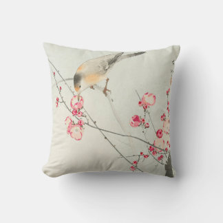 Vintage oiseau sur coussin de branche fleurie