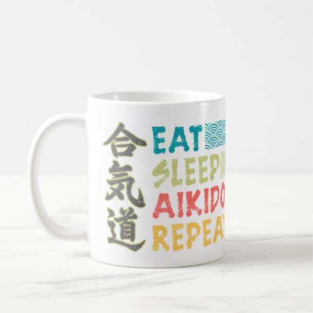 Vintage Retro Eat Sleep Aikido Repeat Drink Mug (Gauche)