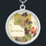 Vintage rouge doux pois fleurs collier argent<br><div class="desc">Fleurs de pois doux violet rouge et foncé avec feuilles verts vintage aquarelle tirant collier argent,  avec un aquarelle de fleurs de pois doux rouge et violet foncé et une note épinglée sur arrière - plan brun et ivoire. Une nouvelle approche à la conception vintage.</div>