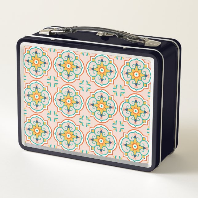 Vintage-style lunchbox featuring a repeating  (Dos)