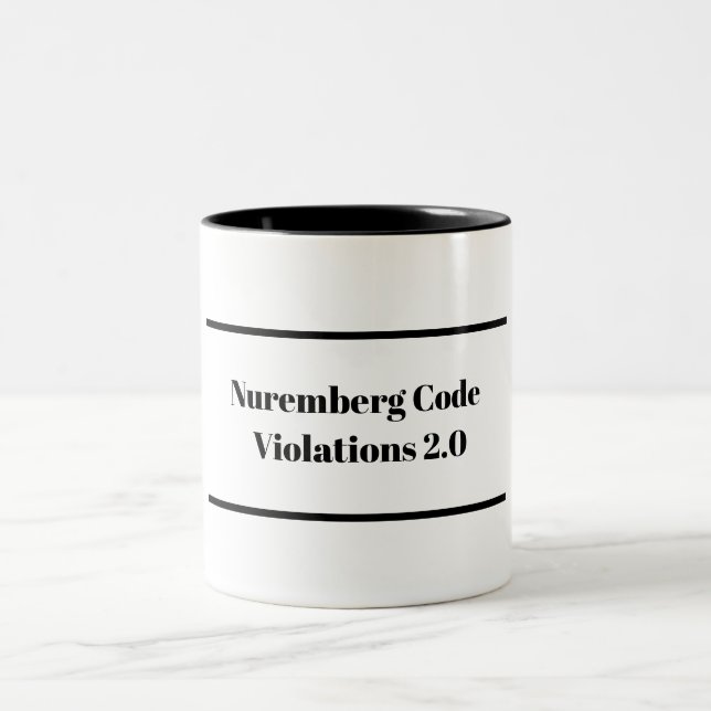 Violations du code de Nuremberg 2.0 Mug (Centre)