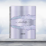Violet lavande métal agate marbre nom 2023<br><div class="desc">Violet,  lavande couleur faux métal et agate,  marbre pierre imprimé comme arrière - plan. Personnalisez et ajoutez votre nom. Le nom est écrit avec un script de style moderne écrit à la main.</div>