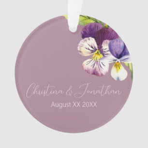Violettes aquarelles romantiques sur fond violet