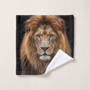 Visage de lion majestueux aux yeux bleus   Faune A