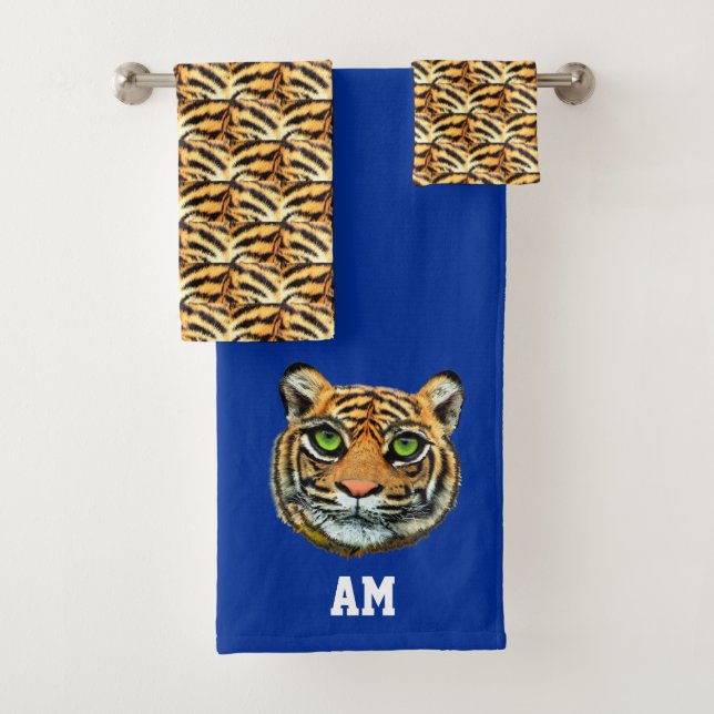 Visage de tigre élégant et monogramme sur fond ble (En situation)