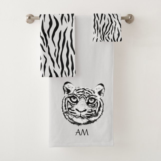 Visage de tigre élégant et monogramme sur gris cla (En situation)