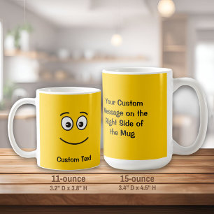 Visage souriant avec yeux ouverts Mug café