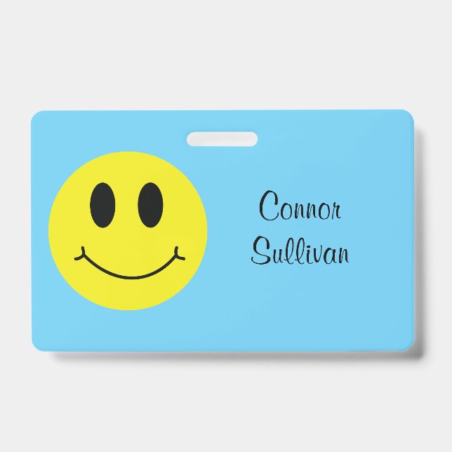 Visage Souriant Classique avec Badge de Prénom et  (Avant)