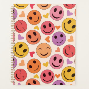 Visages souriants et heureux colorés avec des cœur