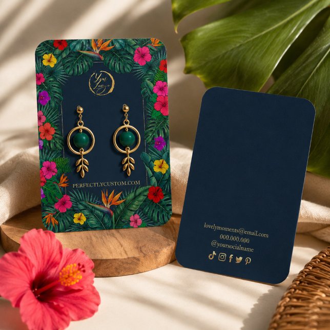 Visite Carte de présentation d'oreilles fleuries tropical (#JewelryPackaging #TropicalDesign #EarringsDisplayCard #BotanicalPackaging #JewelryBranding #Floral)