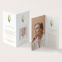 Carte de prière funéraire photo de tulipe pliée