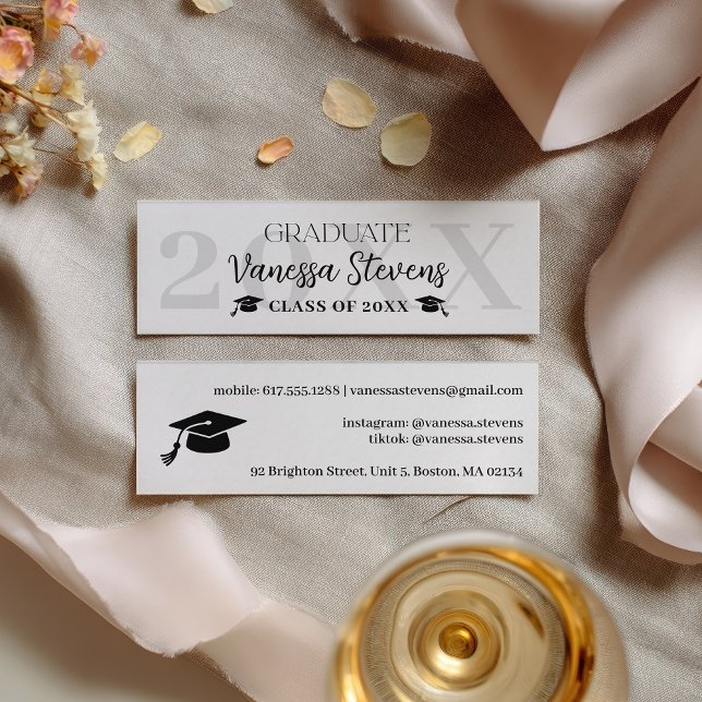 Visite Mini Carte de fin d'études moderne et décontractée noir (Modern Casual black white name card graduation)
