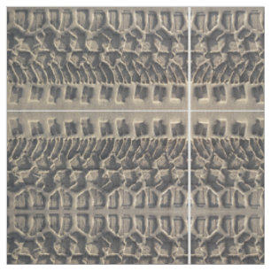 Voies de pneu dans le tissu de photo de sable de