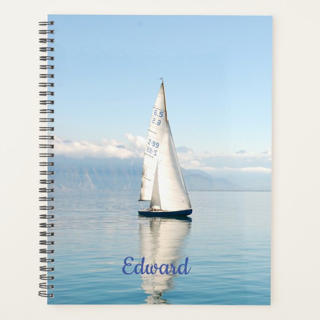 Voile sur une baie de mer calme comme miroir (Devant)