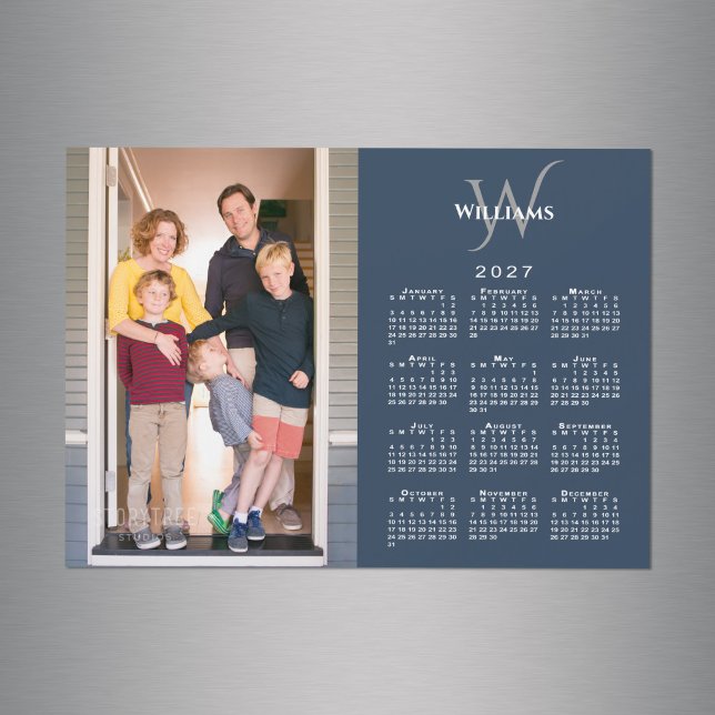 Votre calendrier photo 2027 Monogramme Nom Aimant  (Your Photo 2027 Calendar Monogram Name Navy Magnet in situ)