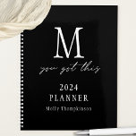 Vous Avez Ce Monogramme 2024 Nom Initial Noir<br><div class="desc">Vous Avez Ce Monogramme 2024 Nom Initial Noir et Blanc. Gardez-vous organisé pour l'année à venir avec ce design de motivation avec une citation encourageante,  dans un script informel sous votre initiale en blanc sur un arrière - plan noir. Personnalisez avec l'année et votre nom.</div>