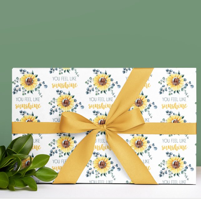 Vous Avez L'Impression D'Envelopper Les Feuilles D (Let someone special know that they feel like sunshine with this sunflower photo wrapping paper! )