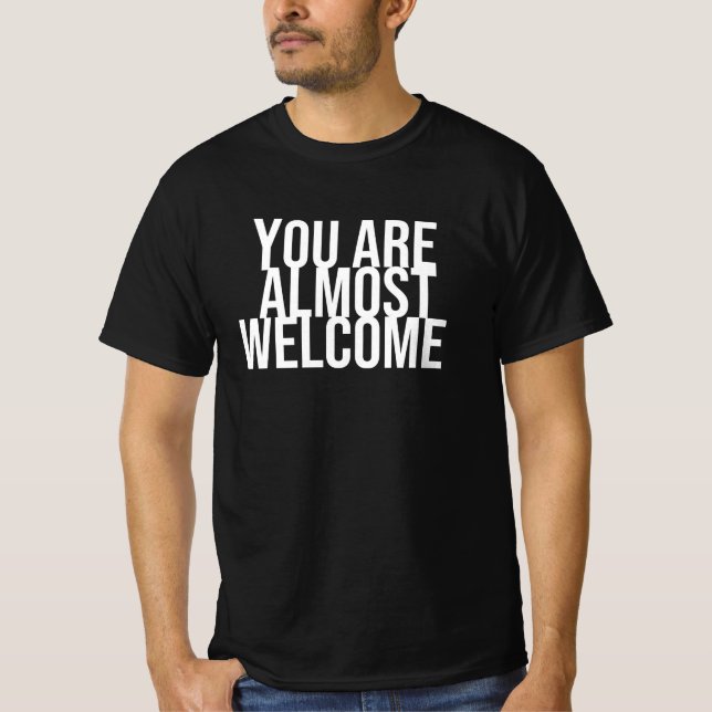 Vous êtes presque les bienvenus T-Shirt (Devant)