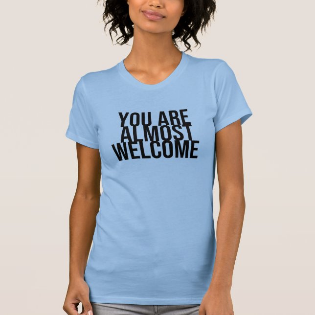 Vous êtes presque les bienvenus T-Shirt (Devant)