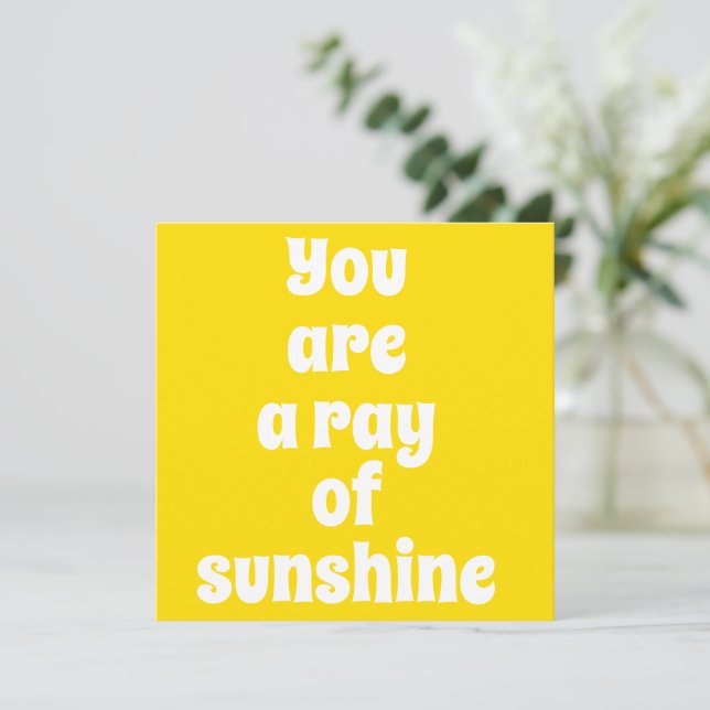 Vous êtes un rayon de soleil, joyeux carte jaune s (Debout devant)
