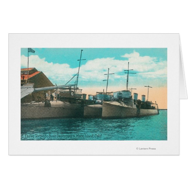 Vue de trois destroyers torpilles à quai (Devant horizontal)