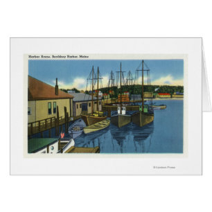 Vue des voiliers accouplés dans le port